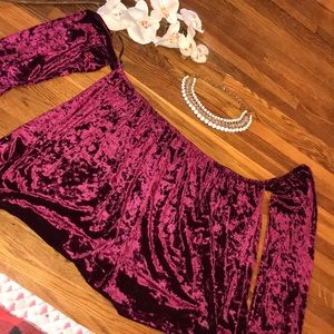 Cute off the shoulder shirt 🍇